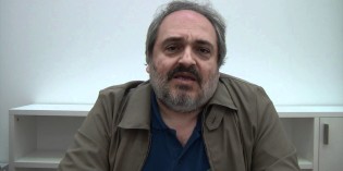 Desenzano: Luca Doninelli. QUESTA E’ LA STORIA DI UNO DI NOI ANCHE LUI NATO PER CASO IN… Desenzano: Luca Doninelli. QUESTA E’ LA STORIA DI UNO DI NOI ANCHE LUI NATO PER CASO IN…