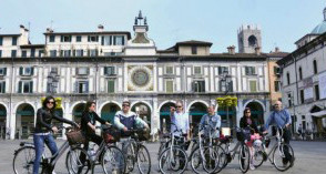 Provincia di Brescia ON LINE I PERCORSI CICLABILI REALIZZATI DALL’ASSESSORATO AI LAVORI PUBBLICI DELLA PROVINCIA DI BRESCIA 2005 Provincia di Brescia ON LINE I PERCORSI CICLABILI REALIZZATI DALL’ASSESSORATO AI LAVORI PUBBLICI DELLA PROVINCIA DI BRESCIA 2005