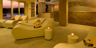 Sirmione (Bs): NUOVO AQUARIA CLUB ALL’HOTEL SIRMIONE Sirmione (Bs): NUOVO AQUARIA CLUB ALL’HOTEL SIRMIONE
