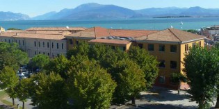Desenzano (BS): La ragazza col grembiule rosa Desenzano (BS): La ragazza col grembiule rosa