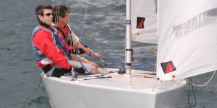 Gargnano (Bs): LA VELA DEL GARDA ELEGGE IL SUO PARLAMENTINO E CORRE A SALO’ CON DINGHY E STAR Gargnano (Bs): LA VELA DEL GARDA ELEGGE IL SUO PARLAMENTINO E CORRE A SALO’ CON DINGHY E STAR
