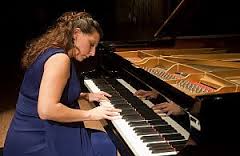 LA PIANISTA MARIA PERROTTA DEBUTTA A VERONA NELLA STAGIONE “MUSICA E ARTE SACRA” LA PIANISTA MARIA PERROTTA DEBUTTA A VERONA NELLA STAGIONE “MUSICA E ARTE SACRA”