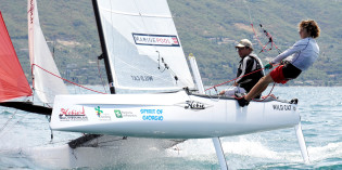 Gargnano: il multi Mondiale & Europeo 2015, in gara per 10 giorni 250 scafi di 22 Nazioni delle flotte Hobie Cat