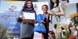 XIX Concorso Dipende Voci del Garda: 1° premio haiku italiano – Mariateresa Signoroni – Palazzolo S/O BS XIX Concorso Dipende Voci del Garda: 1° premio haiku italiano – Mariateresa Signoroni – Palazzolo S/O BS