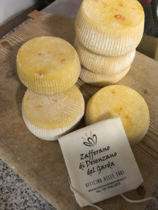 formaggio allo zafferano di Desenzano