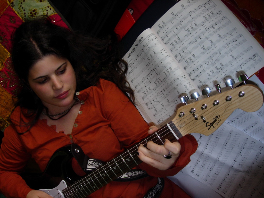 sara pagiaro guitar