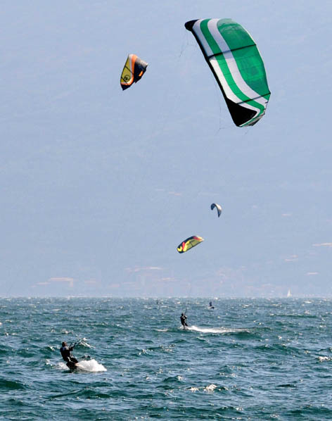 100 KITE & WINDSURF 2012