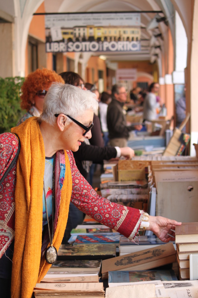 LIBRI SOTTO I PORTICI