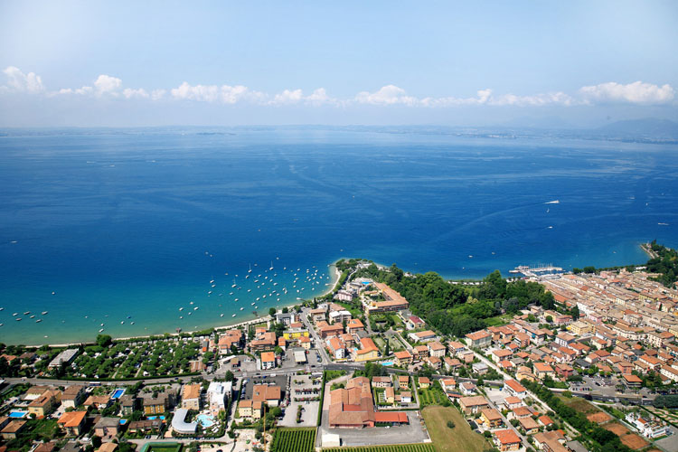 Lago_di_Garda_panorama_101217034214