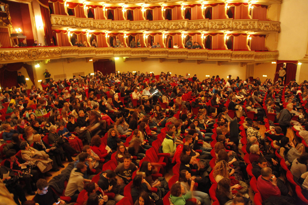 Ragazzi a una prova aperta al Teatro Filarmonico_FotoEnnevi_0059 (1)