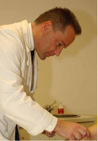 Il Dott. Antonio Galoforo
visita a Castiglione delle Stiviere MN
presso il Poliambulatorio Medical
Service Smao
Servizio di Ossigeno - Ozono Terapia
Tel.0376.671992