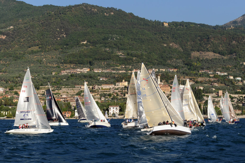 SPORT  VELA BOGLIACO CIRCOLO VELA GARGNANO TROFEO GORLA 2015 PARTENZA NELLA FOTO     PARTENZA SETTORE 1     30-08-2015  RENZO DOMINI  AGENZIA REPORTER