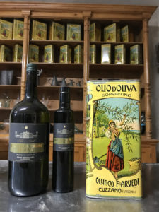 Bottiglie di Olio di prima qualità Arvedi. Nell'immagine la storica "latta" ora oggetto da collezione