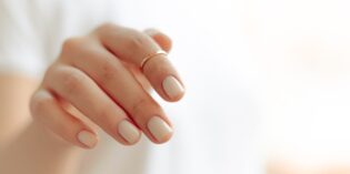 Bellezza, donna: come avere unghie sempre perfette e curate
